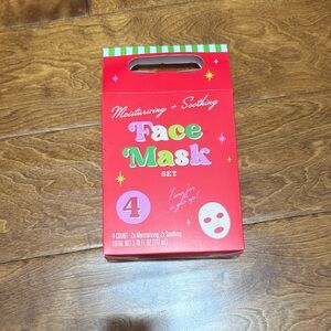 NWTMoisturizing & Soothing Face Mask Set of 4